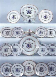 Famille Rose serviço de jantar parte arsenal para o mercado francês com os braços de Garnier de Fourgeray (cerâmica)